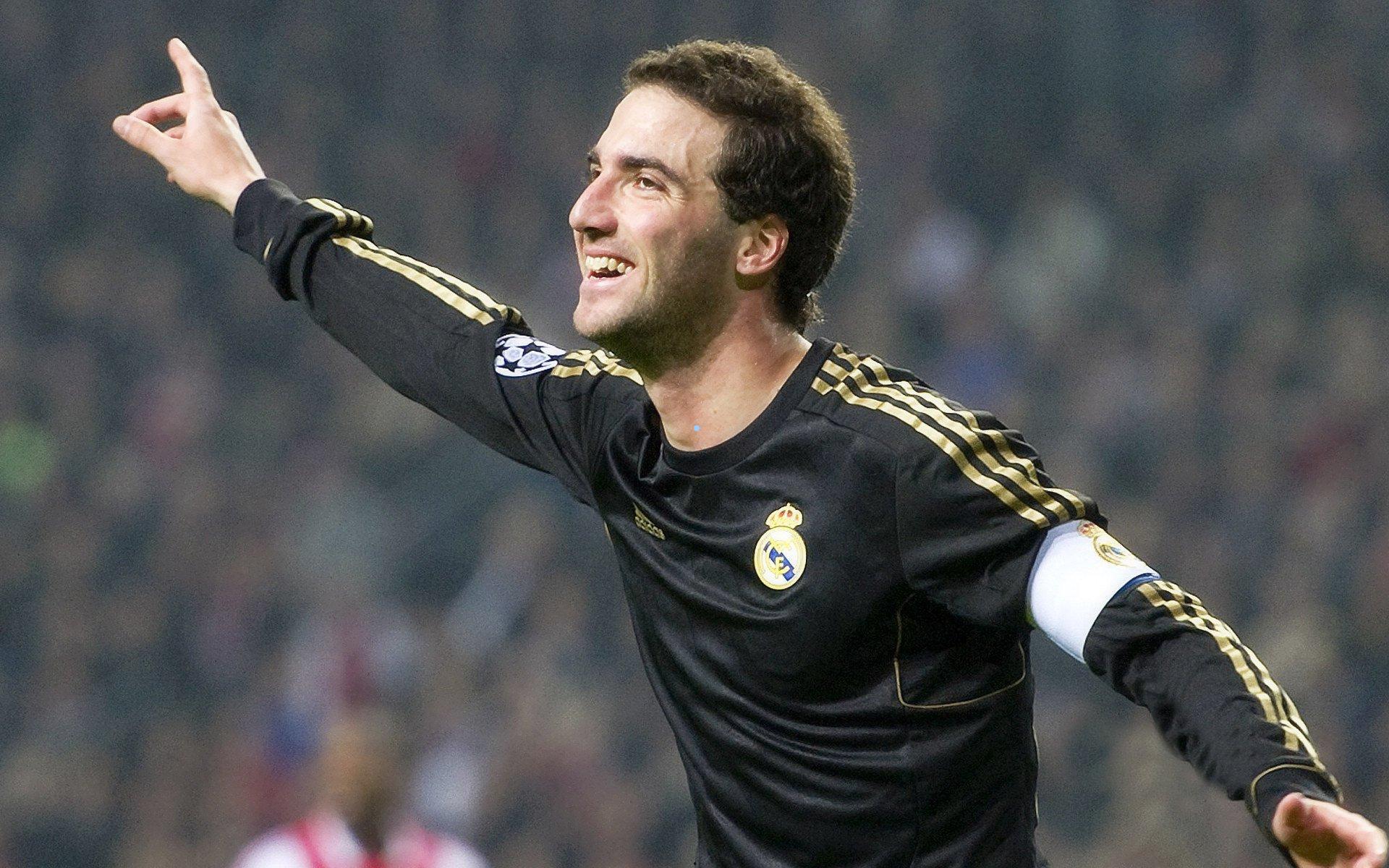 38岁前广州富力外援扎哈维退役，曾两夺中超金靴谱写传奇